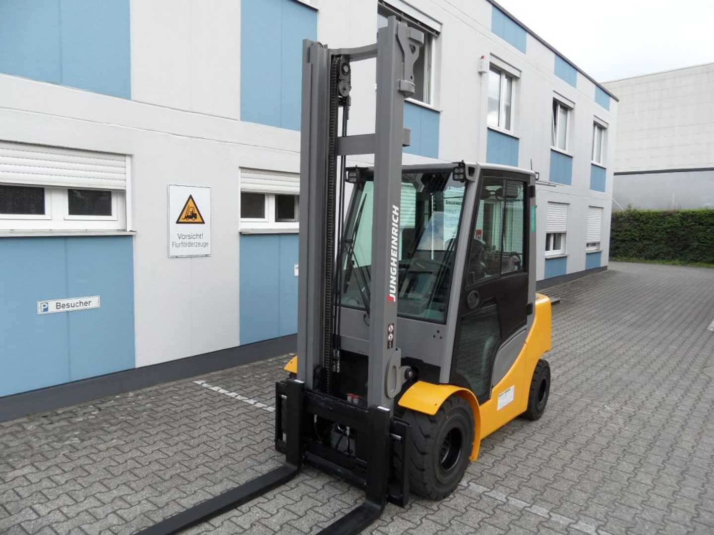 Used Forklift Jungheinrich TFG 430s - Kabine mit Heizung - 4. Funktion 4 riteņu dakšu iekrāvējs (Image 2)