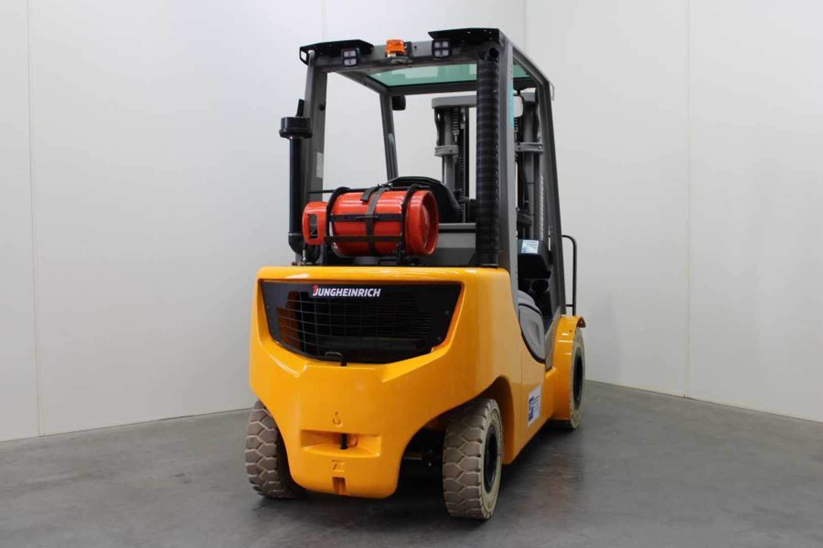 Used Forklift Jungheinrich TFG 430s / 470 DZ 4 riteņu dakšu iekrāvējs (Image 6) Used Forklift Jungheinrich TFG 430s / 470 DZ 4 riteņu dakšu iekrāvējs (Image 6)