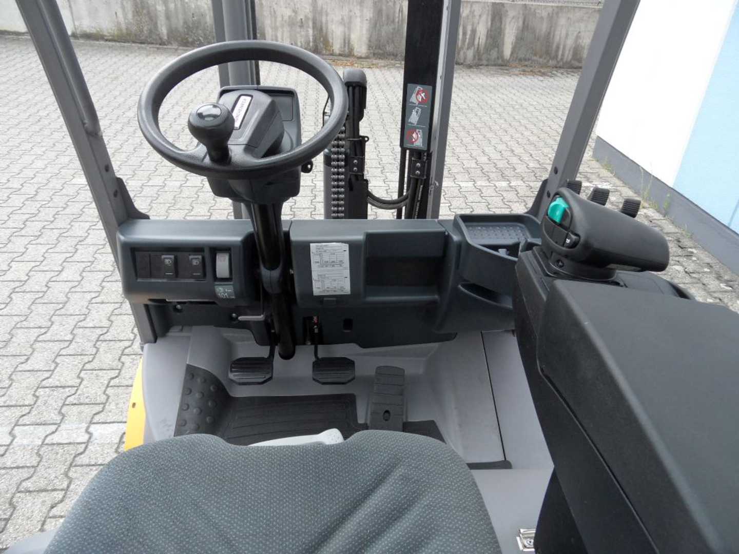 Used Forklift Jungheinrich TFG 320 - Freihub - weiße Reifen 4 riteņu dakšu iekrāvējs (Image 7) Used Forklift Jungheinrich TFG 320 - Freihub - weiße Reifen 4 riteņu dakšu iekrāvējs (Image 7)