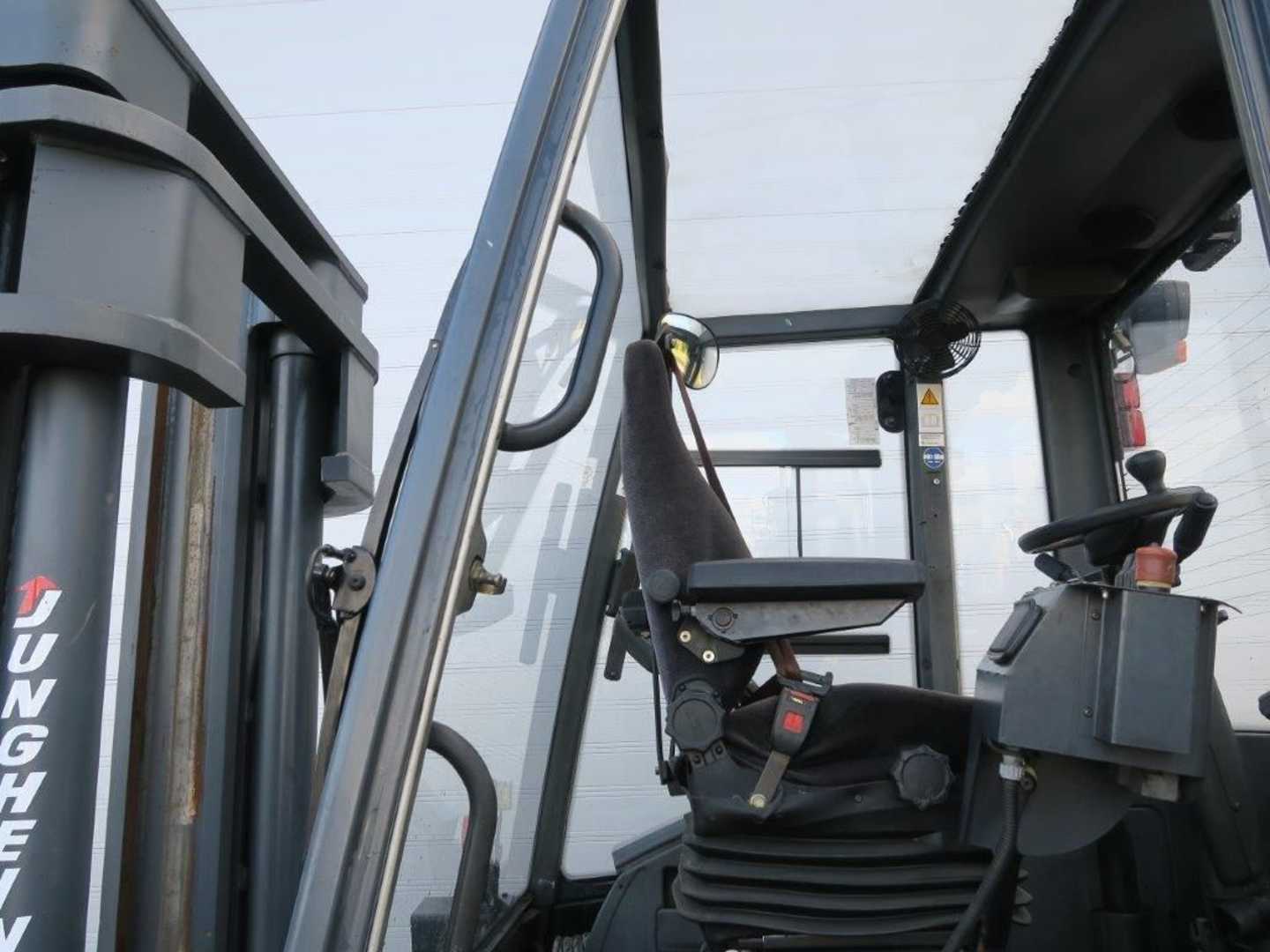 Used Forklift Jungheinrich DFG670 4 riteņu dakšu iekrāvējs (Image 5) Used Forklift Jungheinrich DFG670 4 riteņu dakšu iekrāvējs (Image 5)