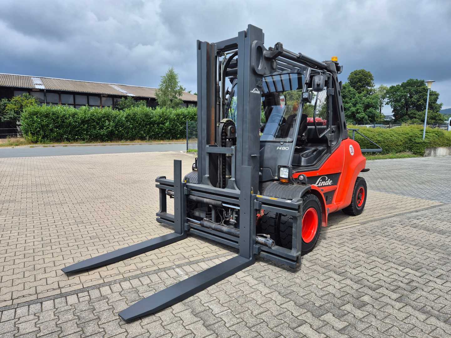 Used Forklift Linde H80T-02/900 4 riteņu dakšu iekrāvējs (Image 2) Used Forklift Linde H80T-02/900 4 riteņu dakšu iekrāvējs (Image 2)