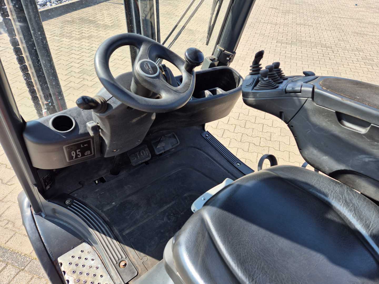 Used Forklift Linde H20T-01 4 riteņu dakšu iekrāvējs (Image 14) Used Forklift Linde H20T-01 4 riteņu dakšu iekrāvējs (Image 14)
