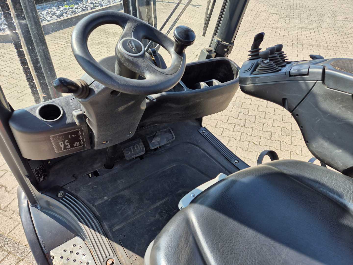 Used Forklift Linde H20T-01 4 riteņu dakšu iekrāvējs (Image 15) Used Forklift Linde H20T-01 4 riteņu dakšu iekrāvējs (Image 15)