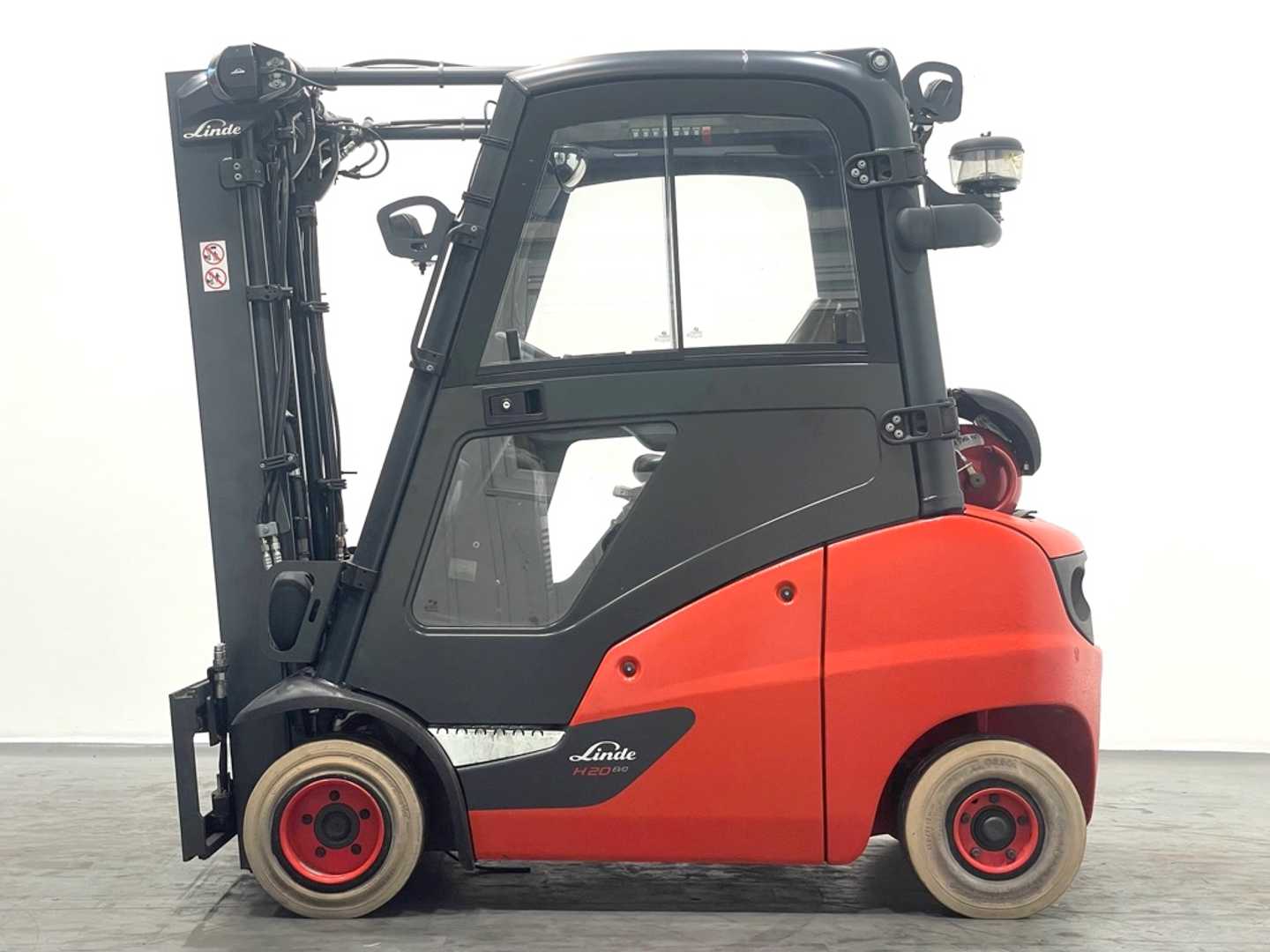 Used Forklift Linde H20T-391-EVO 4 riteņu dakšu iekrāvējs (Image 4) Used Forklift Linde H20T-391-EVO 4 riteņu dakšu iekrāvējs (Image 4)
