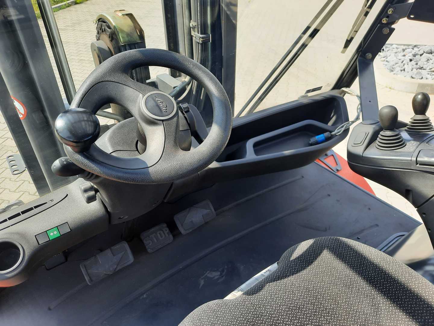 Used Forklift Linde H80T-02/900 4 riteņu dakšu iekrāvējs (Image 13) Used Forklift Linde H80T-02/900 4 riteņu dakšu iekrāvējs (Image 13)