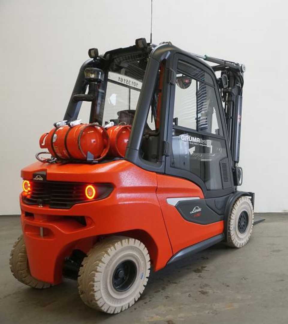 Used Forklift Linde H 30 T 1202 4 riteņu dakšu iekrāvējs (Image 3) Used Forklift Linde H 30 T 1202 4 riteņu dakšu iekrāvējs (Image 3)