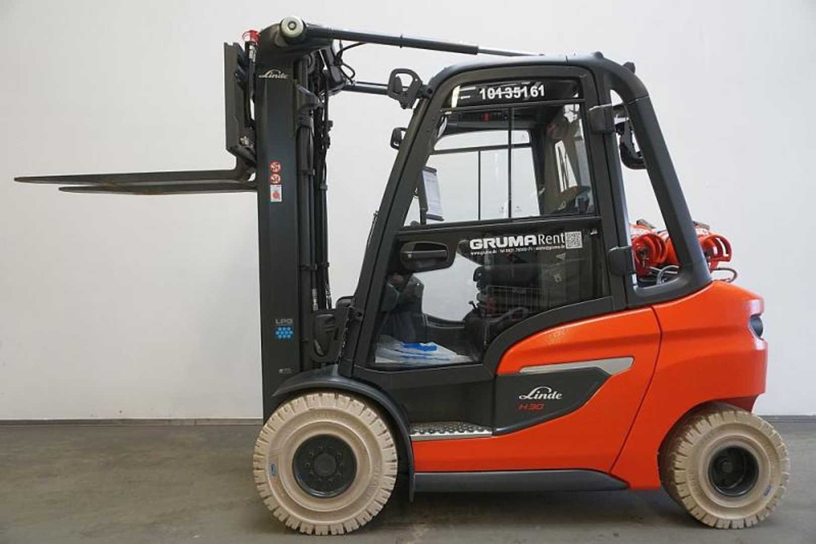Used Forklift Linde H 30 T 1202 4 riteņu dakšu iekrāvējs (Image 5) Used Forklift Linde H 30 T 1202 4 riteņu dakšu iekrāvējs (Image 5)