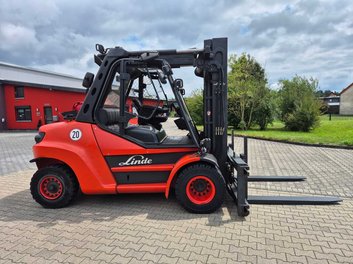 Used Forklift Linde H80T-02/900 4 riteņu dakšu iekrāvējs (Image 20) Used Forklift Linde H80T-02/900 4 riteņu dakšu iekrāvējs (Image 20)
