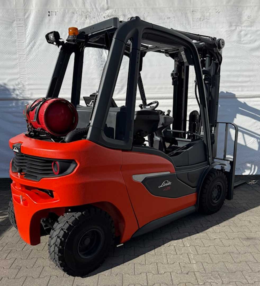 Used Forklift Linde H 25 T 4 riteņu dakšu iekrāvējs (Image 2) Used Forklift Linde H 25 T 4 riteņu dakšu iekrāvējs (Image 2)
