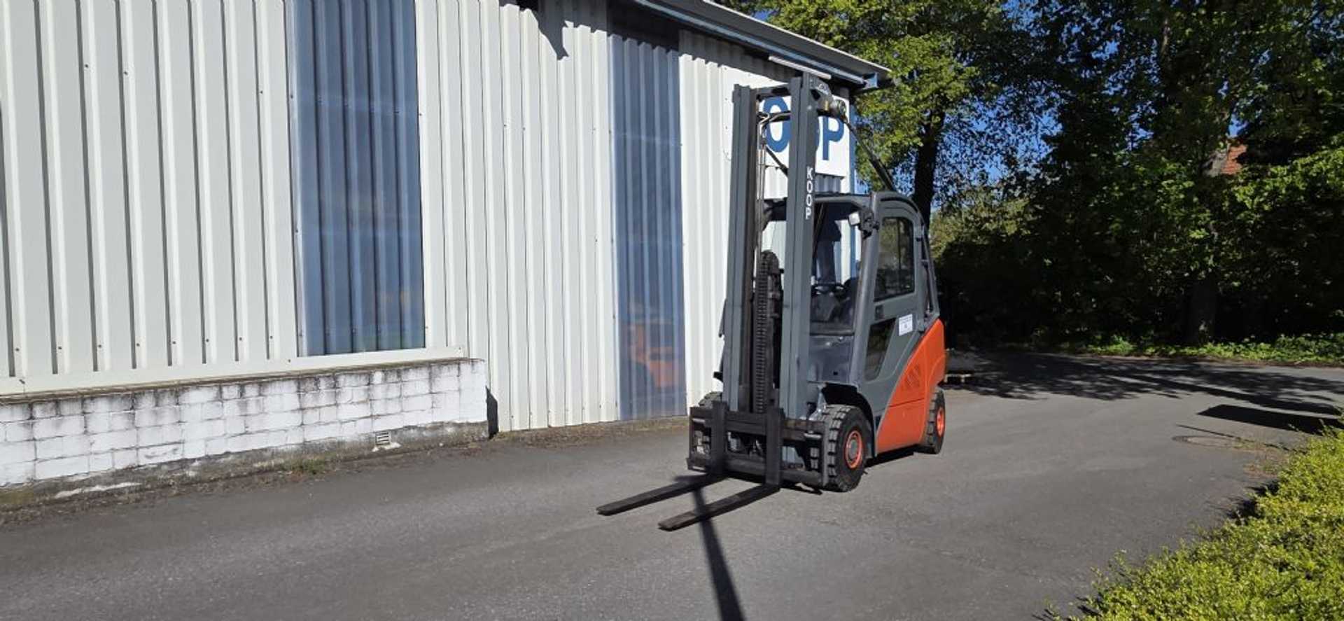 Used Forklift Linde H25T-01 4 riteņu dakšu iekrāvējs (Image 2) Used Forklift Linde H25T-01 4 riteņu dakšu iekrāvējs (Image 2)