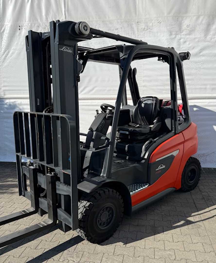 Used Forklift Linde H 25 T 4 riteņu dakšu iekrāvējs (Image 3) Used Forklift Linde H 25 T 4 riteņu dakšu iekrāvējs (Image 3)
