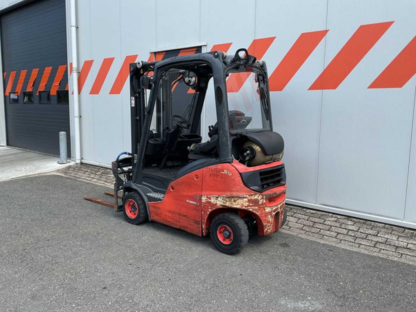 Used Forklift Linde H16T-01 4 riteņu dakšu iekrāvējs (Image 2) Used Forklift Linde H16T-01 4 riteņu dakšu iekrāvējs (Image 2)