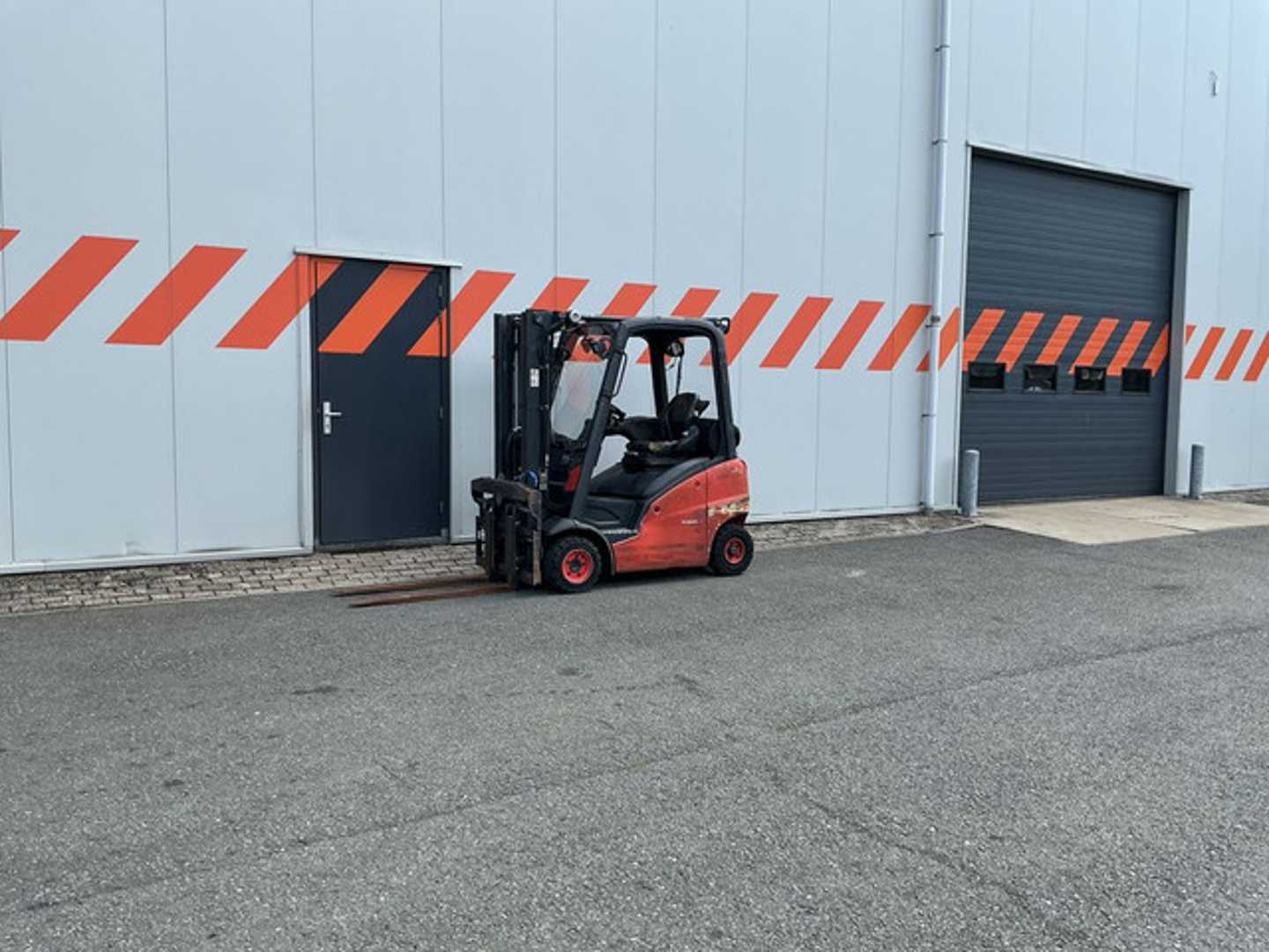 Used Forklift Linde H16T-01 4 riteņu dakšu iekrāvējs (Image 4) Used Forklift Linde H16T-01 4 riteņu dakšu iekrāvējs (Image 4)