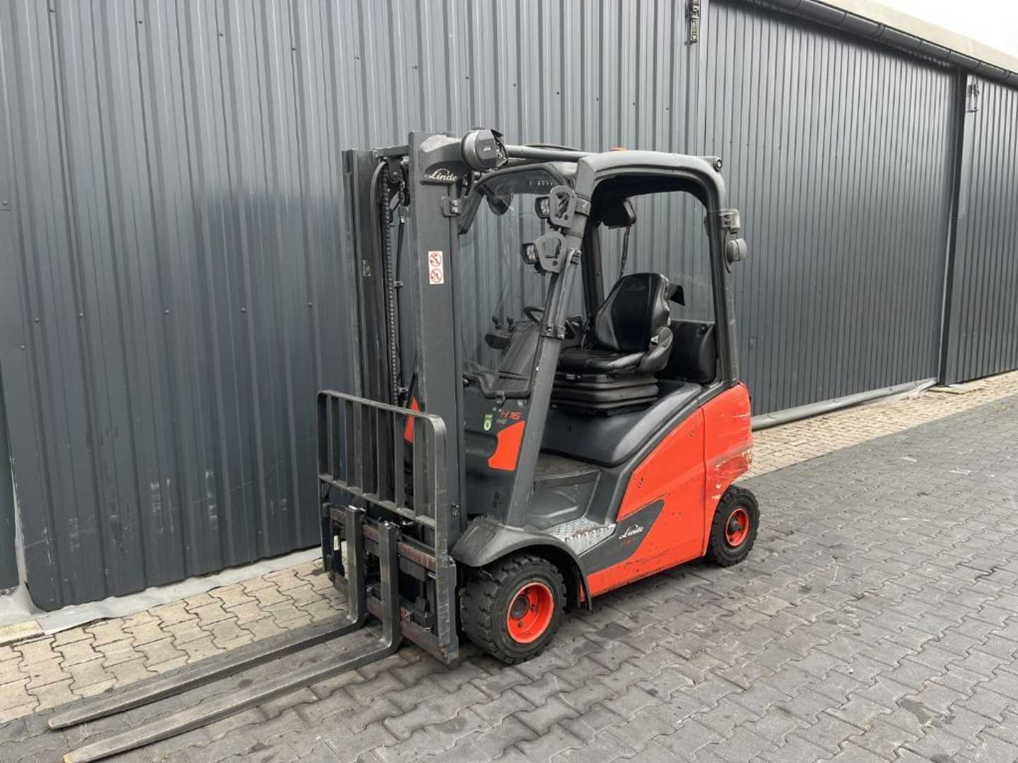 Used Forklift Linde H16T-01 4 riteņu dakšu iekrāvējs (Image 1) Used Forklift Linde H16T-01 4 riteņu dakšu iekrāvējs (Image 1)