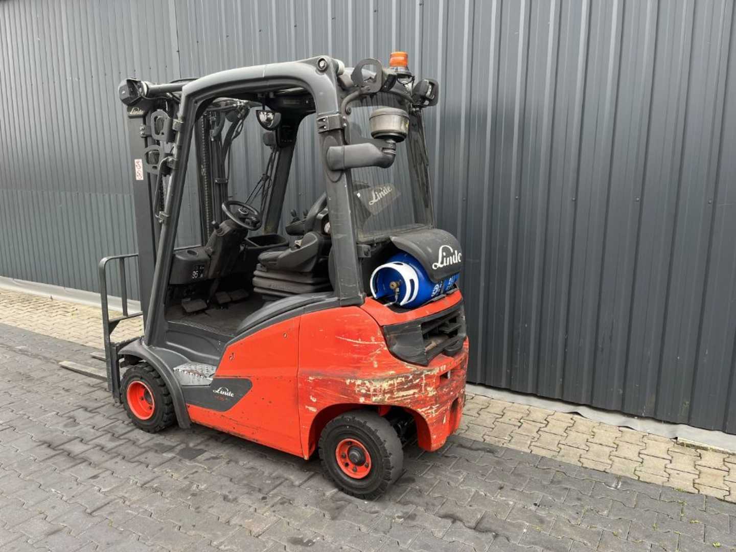 Used Forklift Linde H16T-01 4 riteņu dakšu iekrāvējs (Image 3) Used Forklift Linde H16T-01 4 riteņu dakšu iekrāvējs (Image 3)