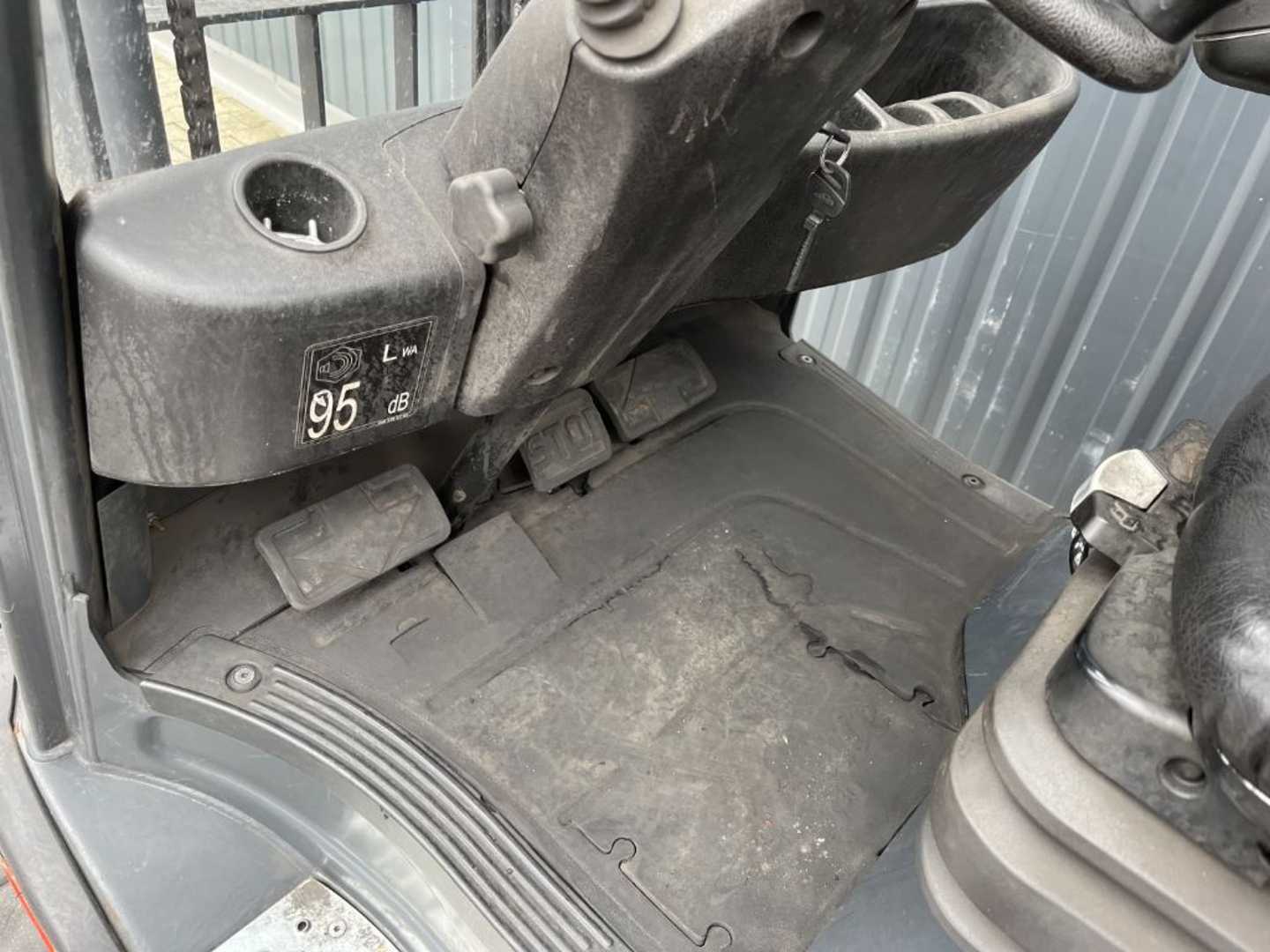 Used Forklift Linde H16T-01 4 riteņu dakšu iekrāvējs (Image 8) Used Forklift Linde H16T-01 4 riteņu dakšu iekrāvējs (Image 8)