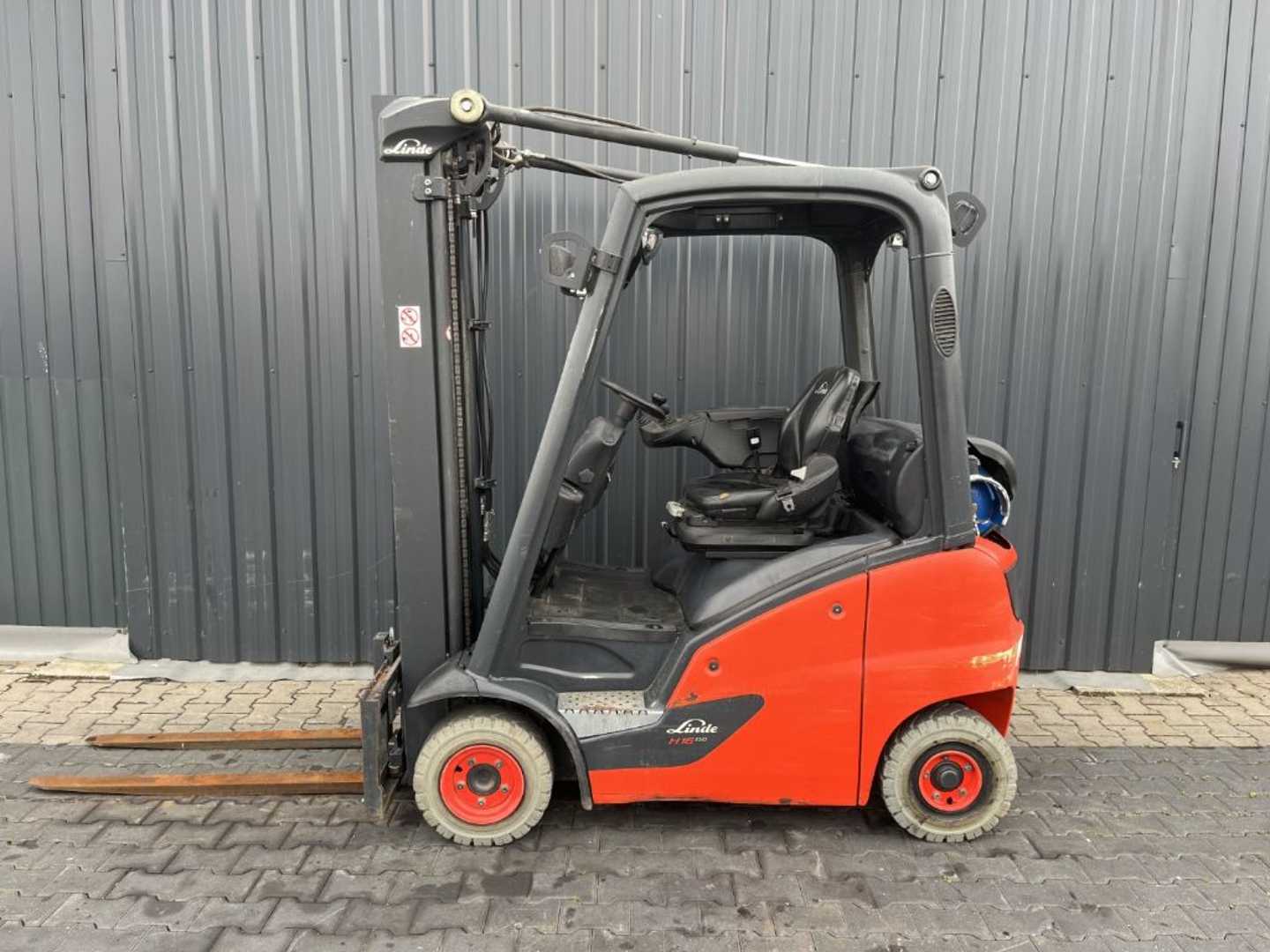 Used Forklift Linde H16T-01 4 riteņu dakšu iekrāvējs (Image 2) Used Forklift Linde H16T-01 4 riteņu dakšu iekrāvējs (Image 2)