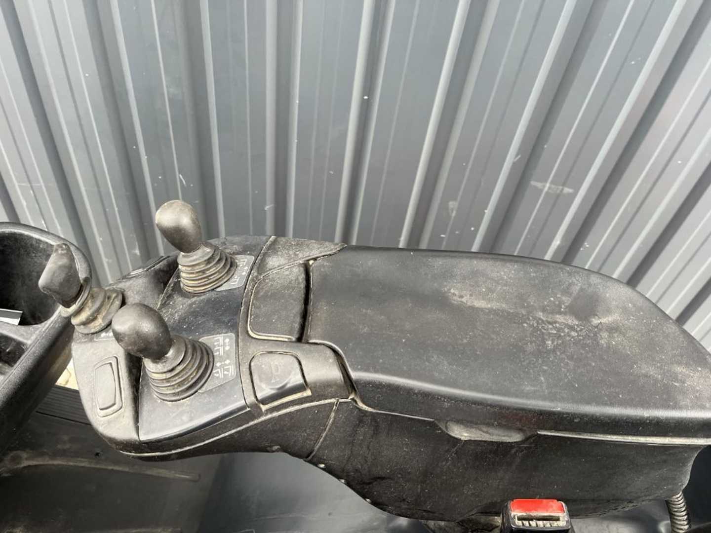 Used Forklift Linde H16T-01 4 riteņu dakšu iekrāvējs (Image 6) Used Forklift Linde H16T-01 4 riteņu dakšu iekrāvējs (Image 6)