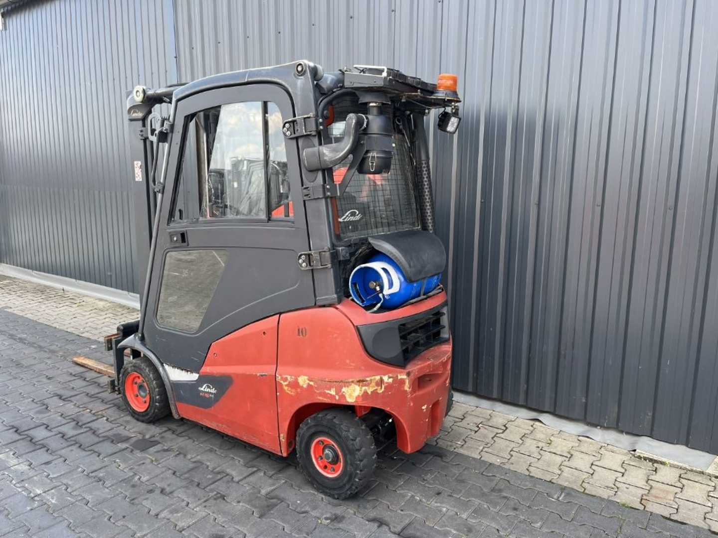 Used Forklift Linde H16T-01 4 riteņu dakšu iekrāvējs (Image 3) Used Forklift Linde H16T-01 4 riteņu dakšu iekrāvējs (Image 3)