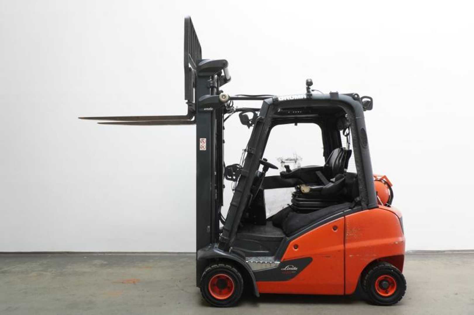 Used Forklift Linde H 20 T EVO 391-00 4 riteņu dakšu iekrāvējs (Image 4) Used Forklift Linde H 20 T EVO 391-00 4 riteņu dakšu iekrāvējs (Image 4)