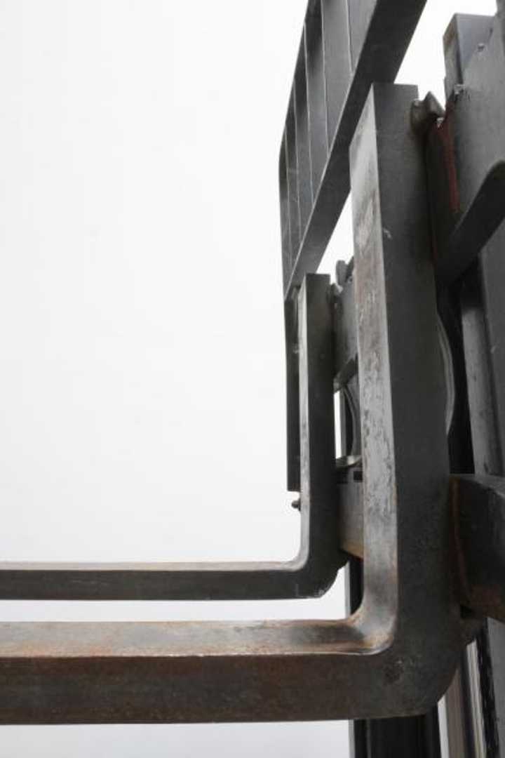 Used Forklift Linde H 20 T EVO 391-00 4 riteņu dakšu iekrāvējs (Image 5) Used Forklift Linde H 20 T EVO 391-00 4 riteņu dakšu iekrāvējs (Image 5)