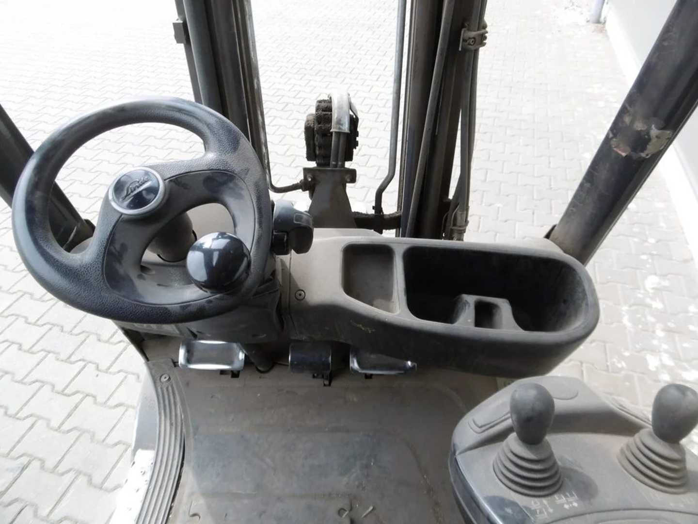 Used Forklift Linde H 16 T / 391 4 riteņu dakšu iekrāvējs (Image 5) Used Forklift Linde H 16 T / 391 4 riteņu dakšu iekrāvējs (Image 5)