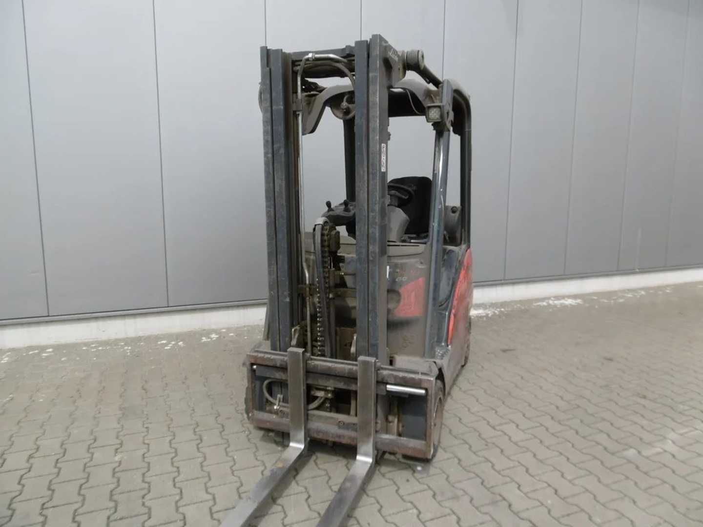 Used Forklift Linde H 16 T / 391 4 riteņu dakšu iekrāvējs (Image 7) Used Forklift Linde H 16 T / 391 4 riteņu dakšu iekrāvējs (Image 7)