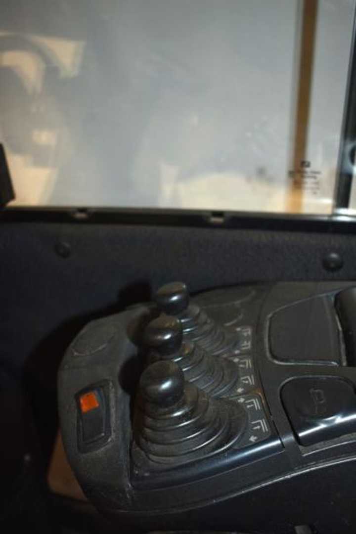 Used Forklift Linde H 16 T EVO 391-00 4 riteņu dakšu iekrāvējs (Image 9) Used Forklift Linde H 16 T EVO 391-00 4 riteņu dakšu iekrāvējs (Image 9)