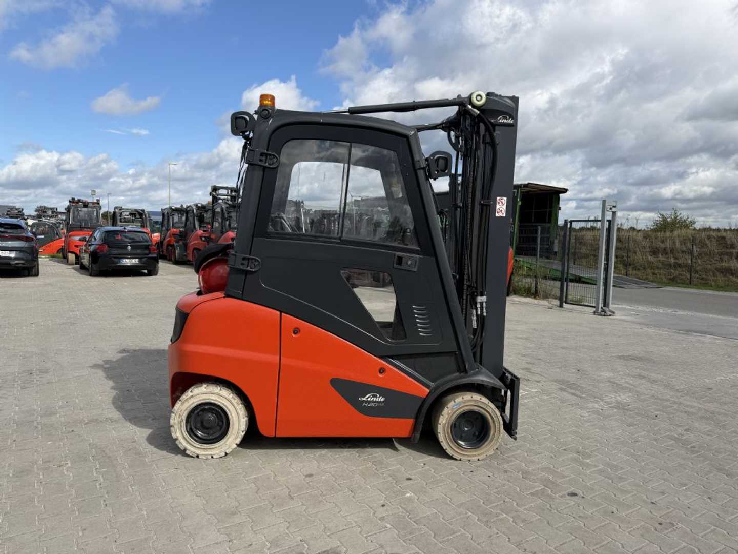 Used Forklift Linde H20T-01 4 riteņu dakšu iekrāvējs (Image 10) Used Forklift Linde H20T-01 4 riteņu dakšu iekrāvējs (Image 10)