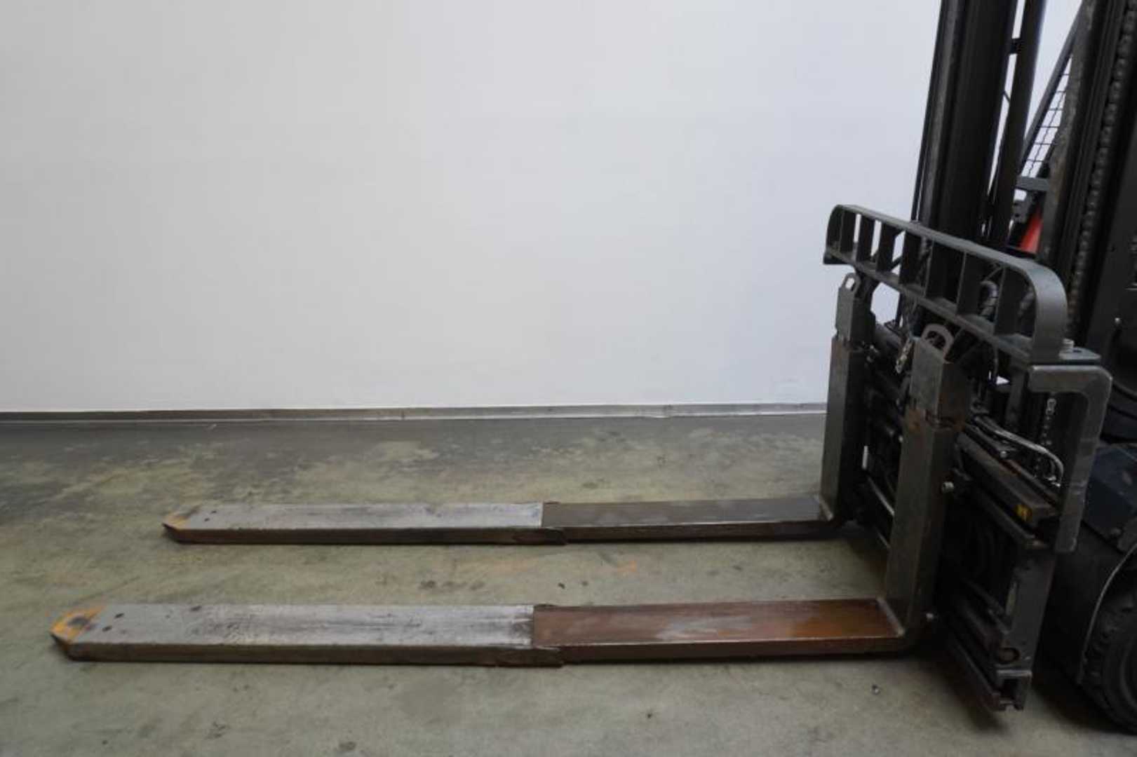 Used Forklift Linde H 20 T EVO 391-00 4 riteņu dakšu iekrāvējs (Image 5) Used Forklift Linde H 20 T EVO 391-00 4 riteņu dakšu iekrāvējs (Image 5)