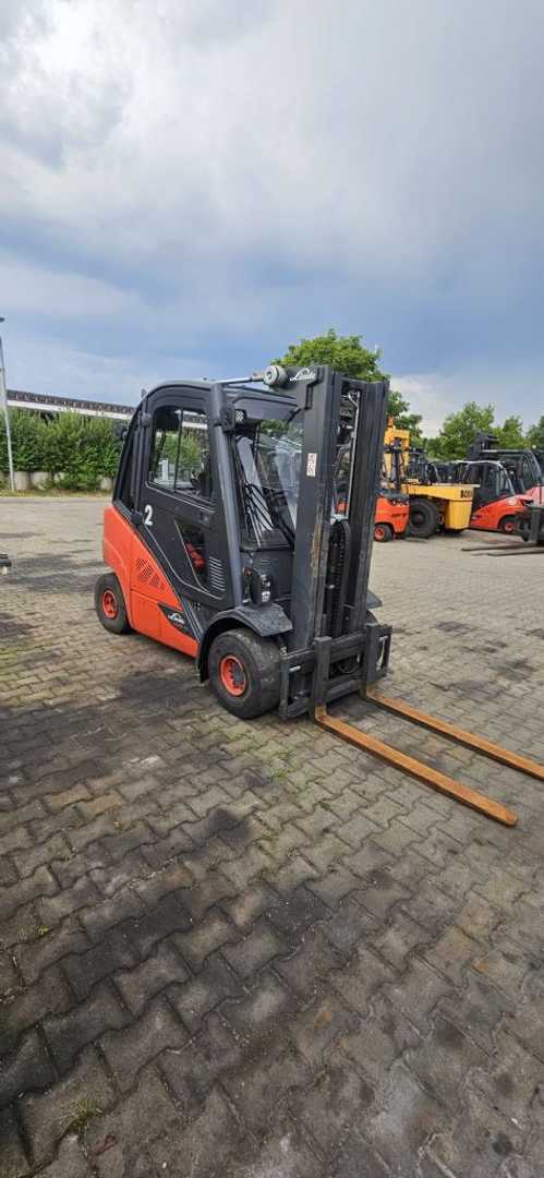 Used Forklift Linde H 25 T-02 4 riteņu dakšu iekrāvējs (Image 4) Used Forklift Linde H 25 T-02 4 riteņu dakšu iekrāvējs (Image 4)