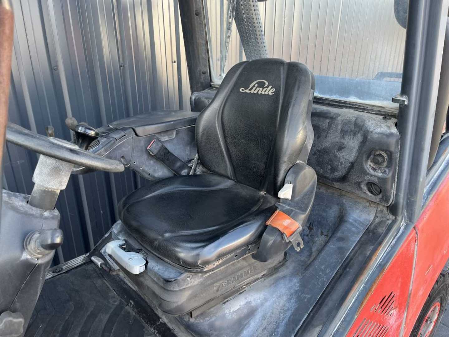 Used Forklift Linde H25T-02 4 riteņu dakšu iekrāvējs (Image 5) Used Forklift Linde H25T-02 4 riteņu dakšu iekrāvējs (Image 5)
