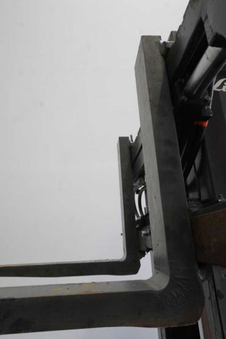 Used Forklift Linde H 25 T 1202 4 riteņu dakšu iekrāvējs (Image 5) Used Forklift Linde H 25 T 1202 4 riteņu dakšu iekrāvējs (Image 5)