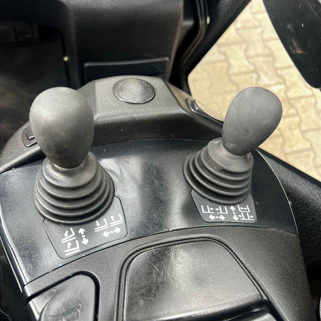 Used Forklift Linde H25T 4 riteņu dakšu iekrāvējs (Image 17)
