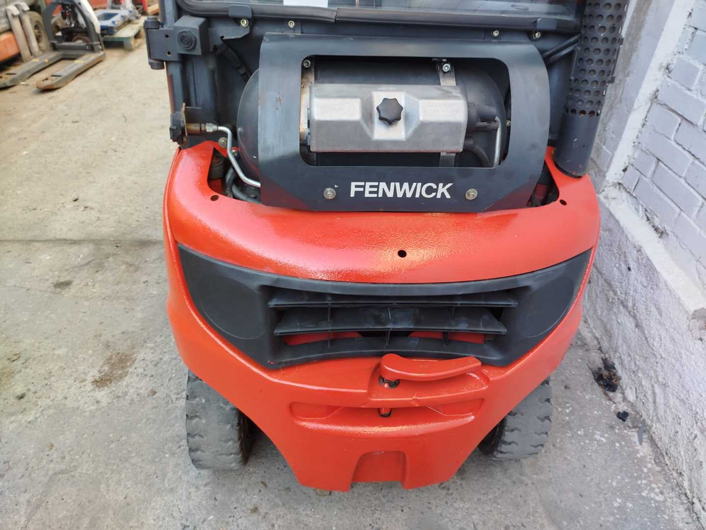 Used Forklift Linde H20T 4 riteņu dakšu iekrāvējs (Image 5) Used Forklift Linde H20T 4 riteņu dakšu iekrāvējs (Image 5)