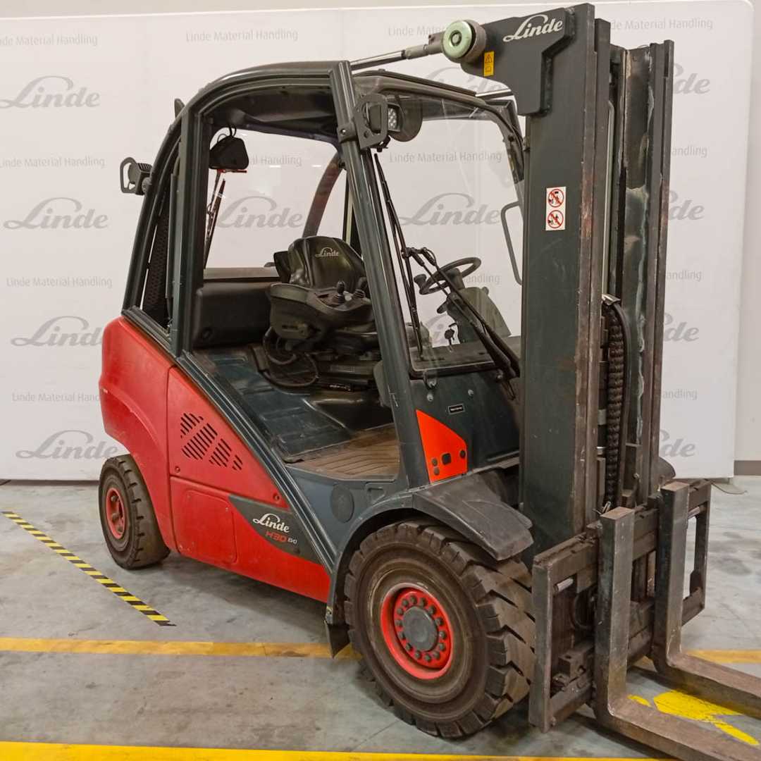 Used Forklift Linde H30 T: 3,0t 4 riteņu dakšu iekrāvējs (Image 2) Used Forklift Linde H30 T: 3,0t 4 riteņu dakšu iekrāvējs (Image 2)