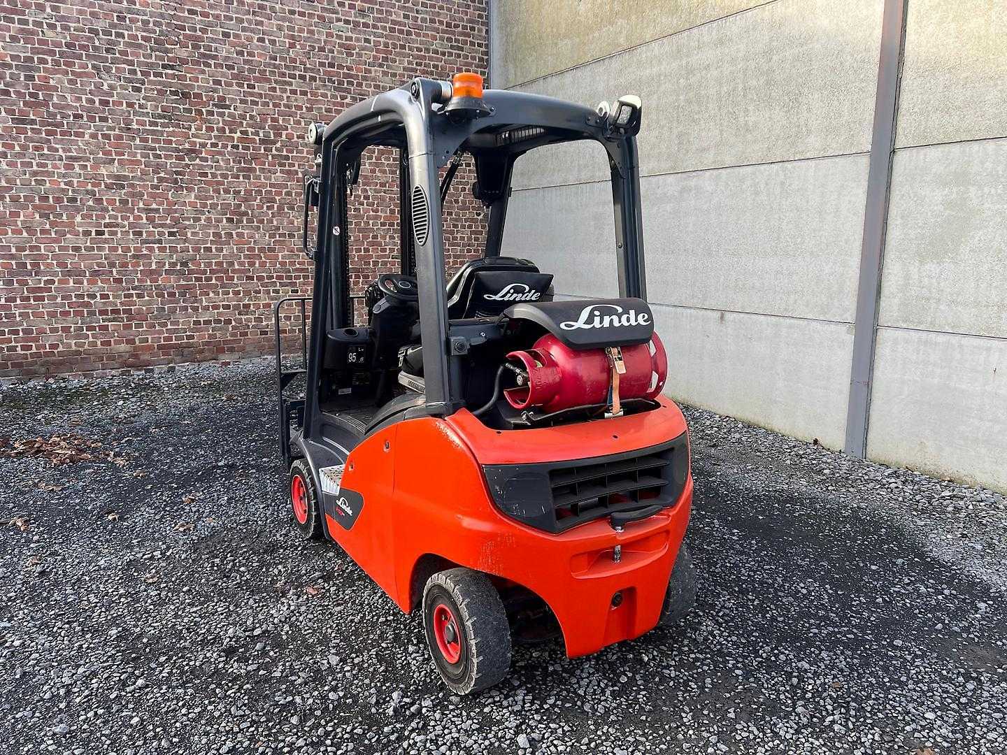 Used Forklift Linde H16T-01 4 riteņu dakšu iekrāvējs (Image 4)