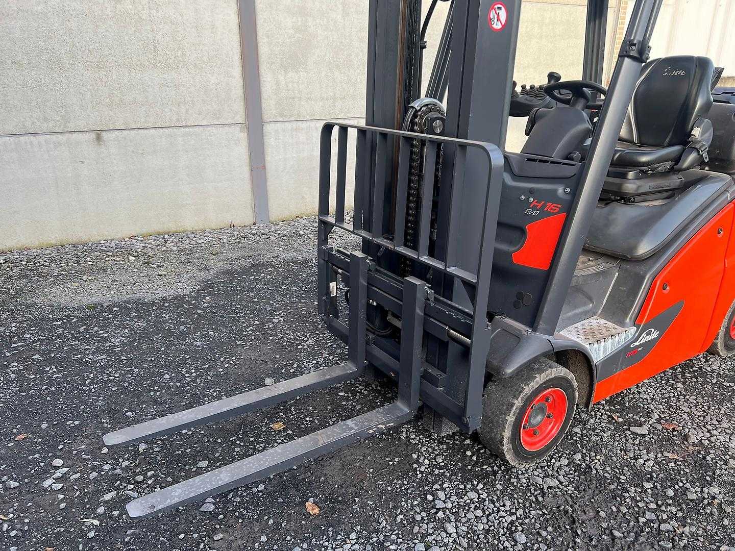 Used Forklift Linde H16T-01 4 riteņu dakšu iekrāvējs (Image 6)