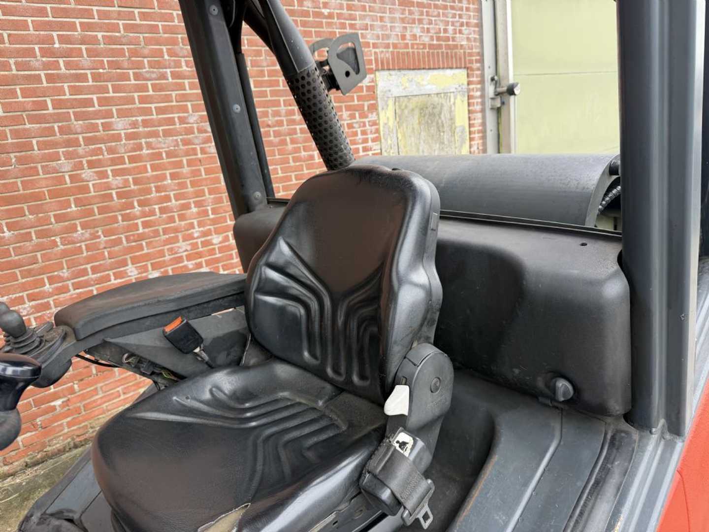 Used Forklift Linde H40T 4 riteņu dakšu iekrāvējs (Image 7) Used Forklift Linde H40T 4 riteņu dakšu iekrāvējs (Image 7)