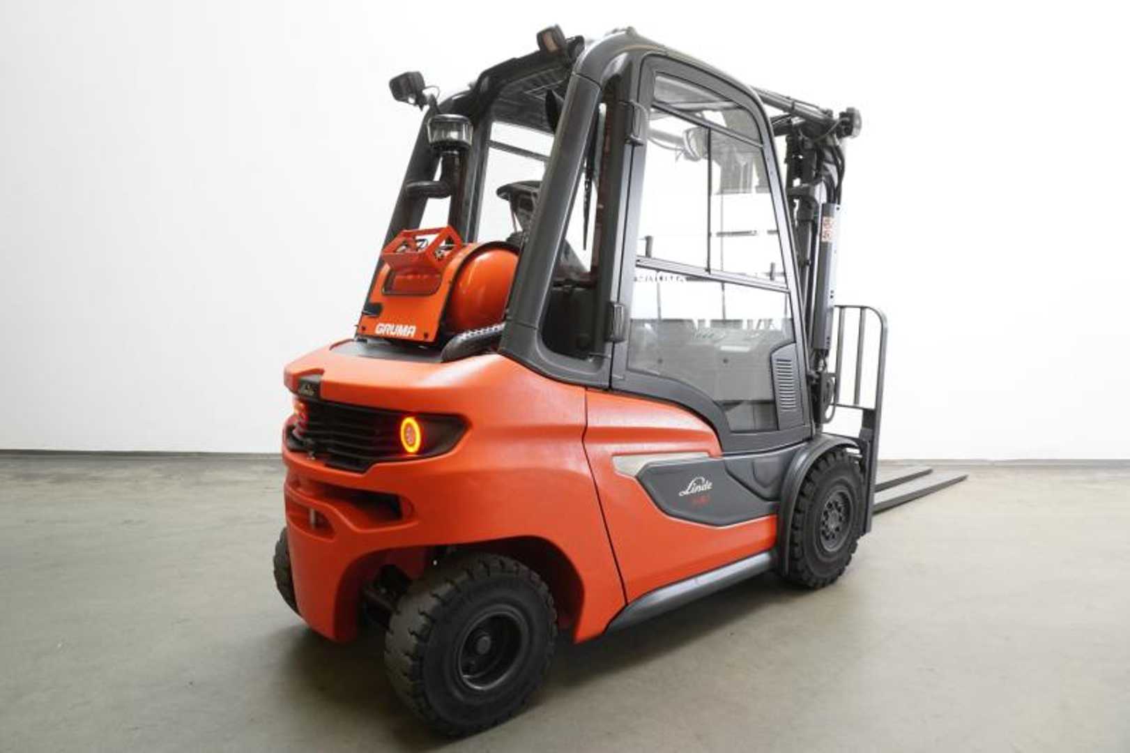 Used Forklift Linde H 30 T 1202 4 riteņu dakšu iekrāvējs (Image 2)