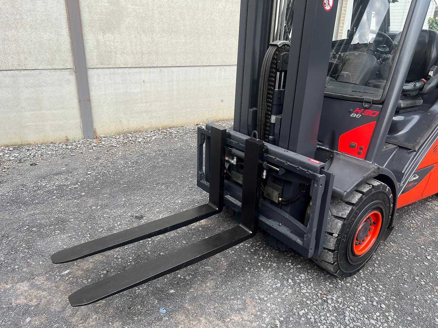 Used Forklift Linde H30T-02 EVO 4 riteņu dakšu iekrāvējs (Image 6)