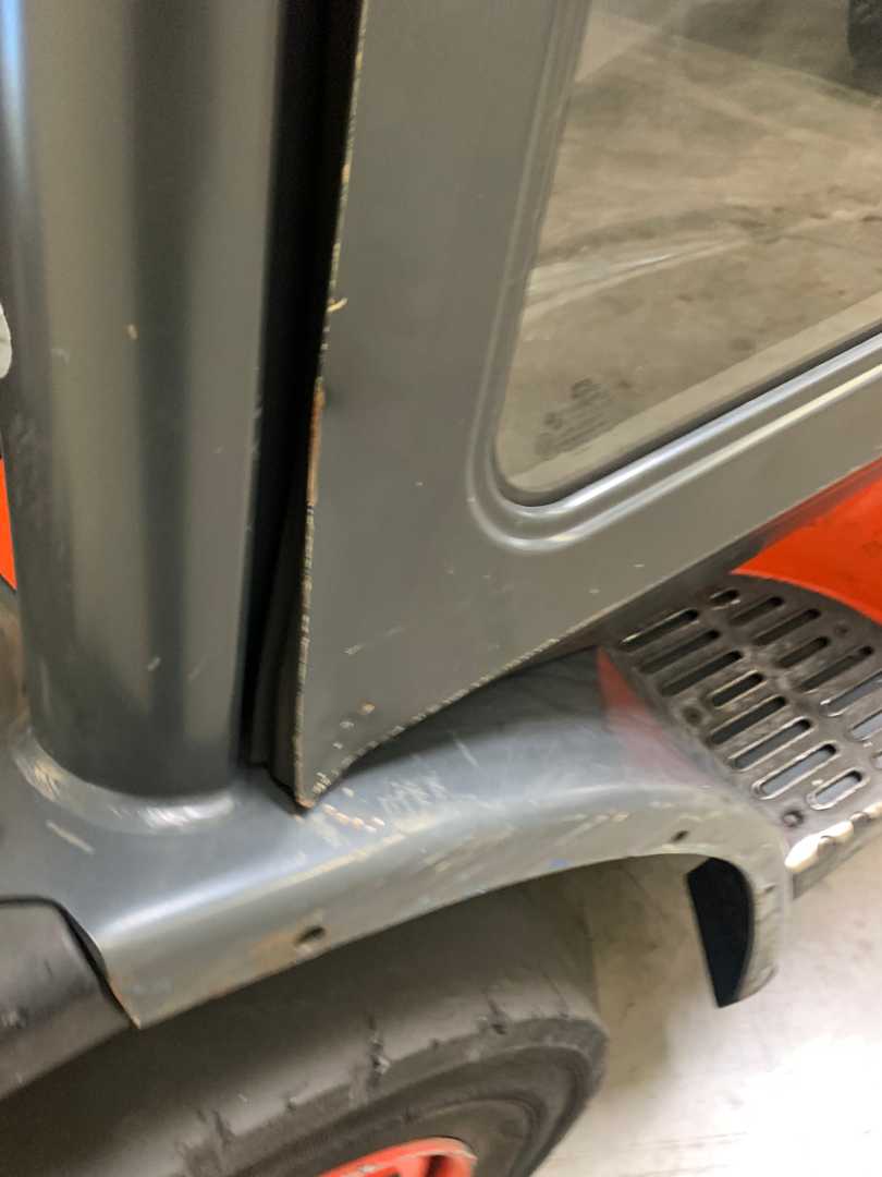 Used Forklift Linde H40T 4 riteņu dakšu iekrāvējs (Image 5) Used Forklift Linde H40T 4 riteņu dakšu iekrāvējs (Image 5)