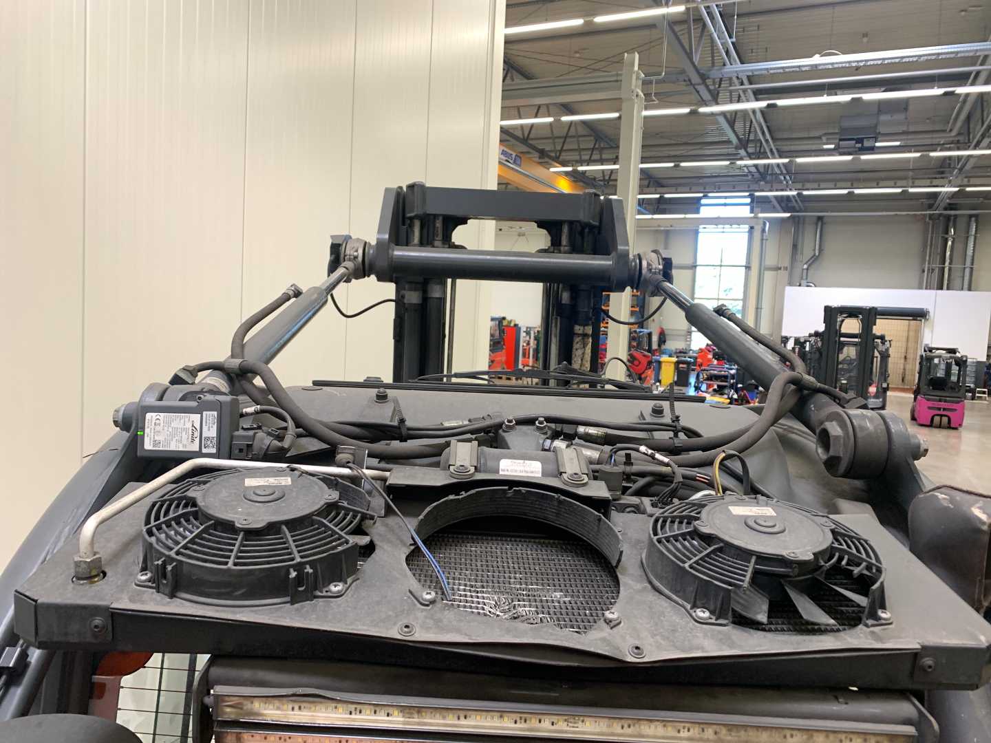 Used Forklift Linde H40T 4 riteņu dakšu iekrāvējs (Image 8) Used Forklift Linde H40T 4 riteņu dakšu iekrāvējs (Image 8)