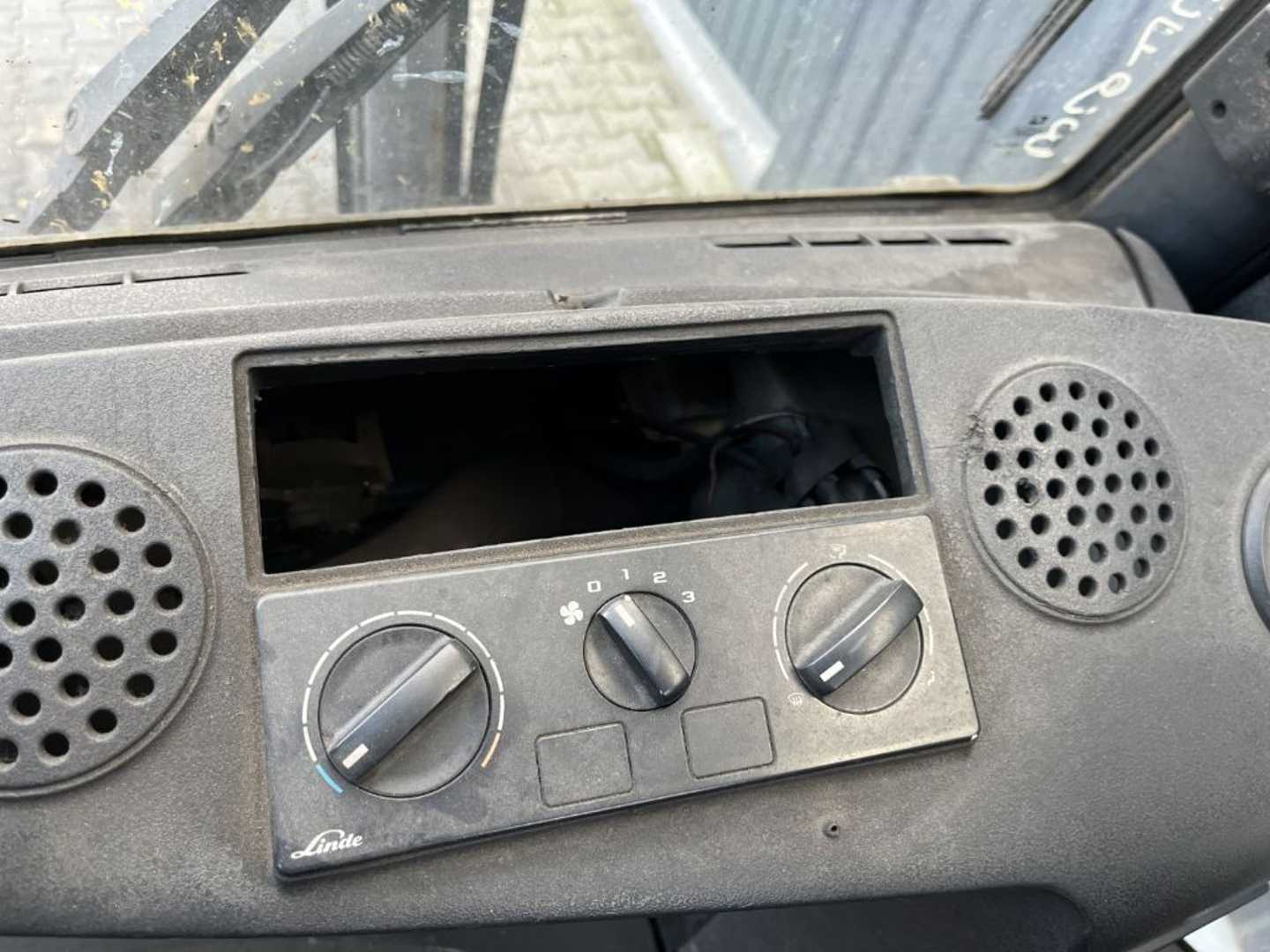 Used Forklift Linde H30T 4 riteņu dakšu iekrāvējs (Image 6) Used Forklift Linde H30T 4 riteņu dakšu iekrāvējs (Image 6)