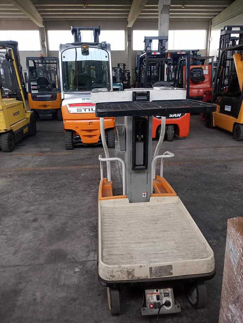 Used Forklift Crown WAV50-118 Apakšējo augstplauktu komplektētājs (< 2,5 m) (Image 1) Used Forklift Crown WAV50-118 Apakšējo augstplauktu komplektētājs (< 2,5 m) (Image 1)