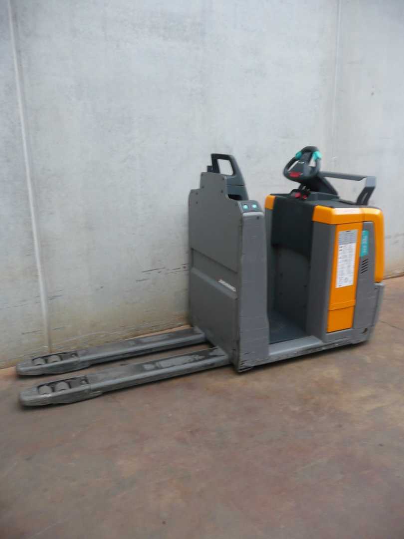 Used Forklift Jungheinrich ECE 220 1250x540mm Apakšējo augstplauktu komplektētājs (< 2,5 m) (Image 16) Used Forklift Jungheinrich ECE 220 1250x540mm Apakšējo augstplauktu komplektētājs (< 2,5 m) (Image 16)