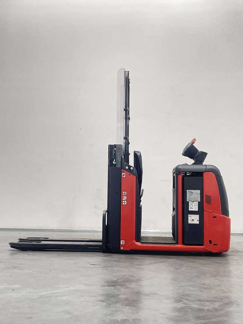 Used Forklift Linde N20CD-4589 Apakšējo augstplauktu komplektētājs (< 2,5 m) (Image 4) Used Forklift Linde N20CD-4589 Apakšējo augstplauktu komplektētājs (< 2,5 m) (Image 4)