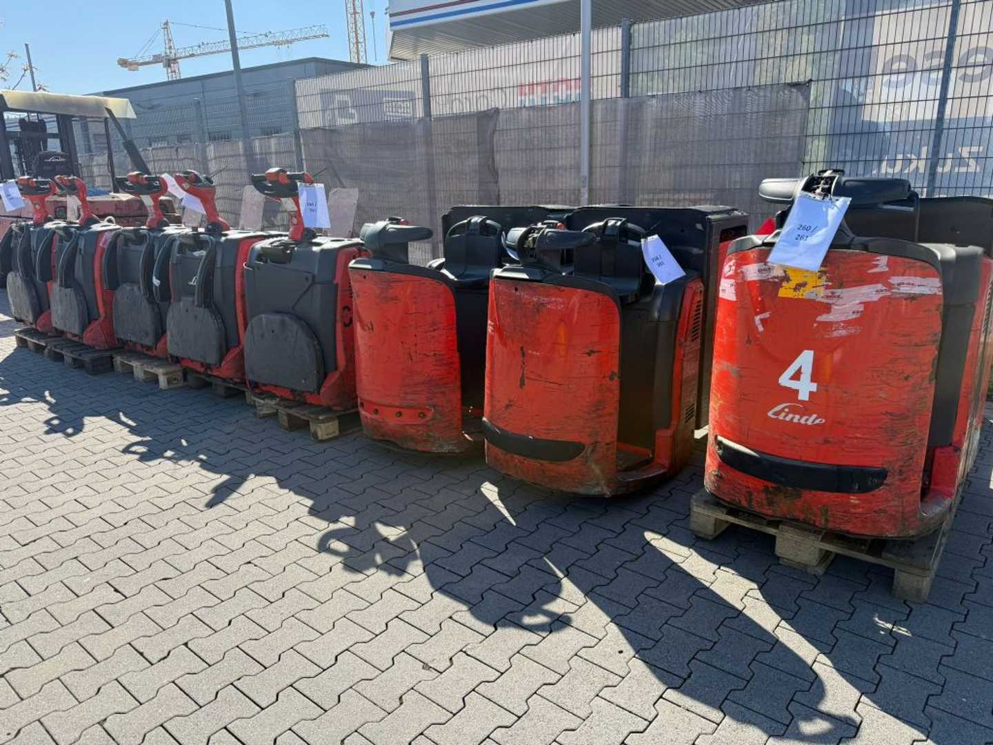 Used Forklift Linde Linde 3x N 20 5x T 20 AP Paket Preis 4900€ Apakšējo augstplauktu komplektētājs (< 2,5 m) (Image 2) Used Forklift Linde Linde 3x N 20 5x T 20 AP Paket Preis 4900€ Apakšējo augstplauktu komplektētājs (< 2,5 m) (Image 2)