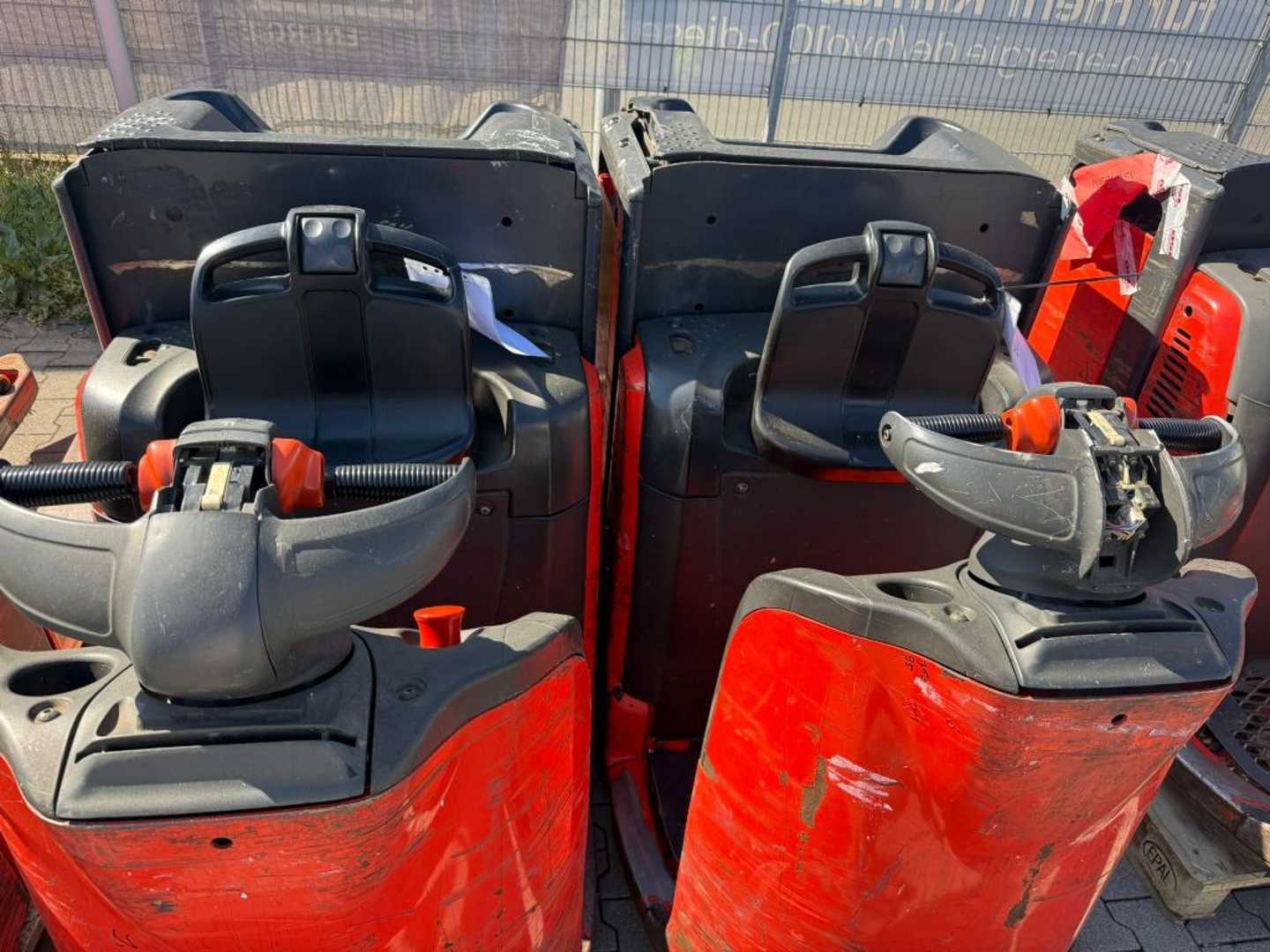 Used Forklift Linde Linde 3x N 20 5x T 20 AP Paket Preis 4900€ Apakšējo augstplauktu komplektētājs (< 2,5 m) (Image 4) Used Forklift Linde Linde 3x N 20 5x T 20 AP Paket Preis 4900€ Apakšējo augstplauktu komplektētājs (< 2,5 m) (Image 4)