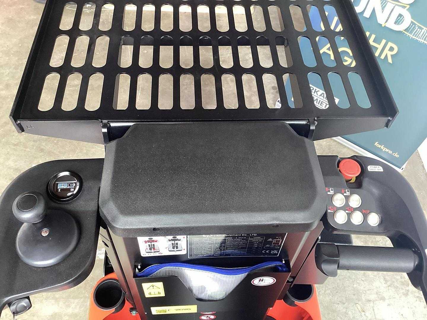 Used Forklift EP JX0 Li-Ion NEU Augstplauktu komplektētājs (kombinētais) (Image 4) Used Forklift EP JX0 Li-Ion NEU Augstplauktu komplektētājs (kombinētais) (Image 4)